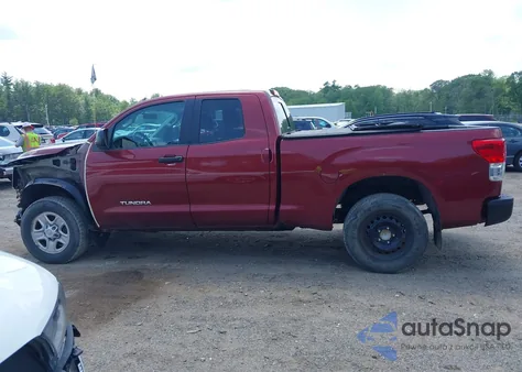 2010 Toyota Tundra Grade 4.6L V8 z USA, uszkodzony, nr VIN 5TFUM5F15AX003701